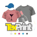 Logo firmy Texprint przedstawiające koszulki butelkę i kieliszek wina oraz nazwę firmy z kolorowymi gwiazdkami